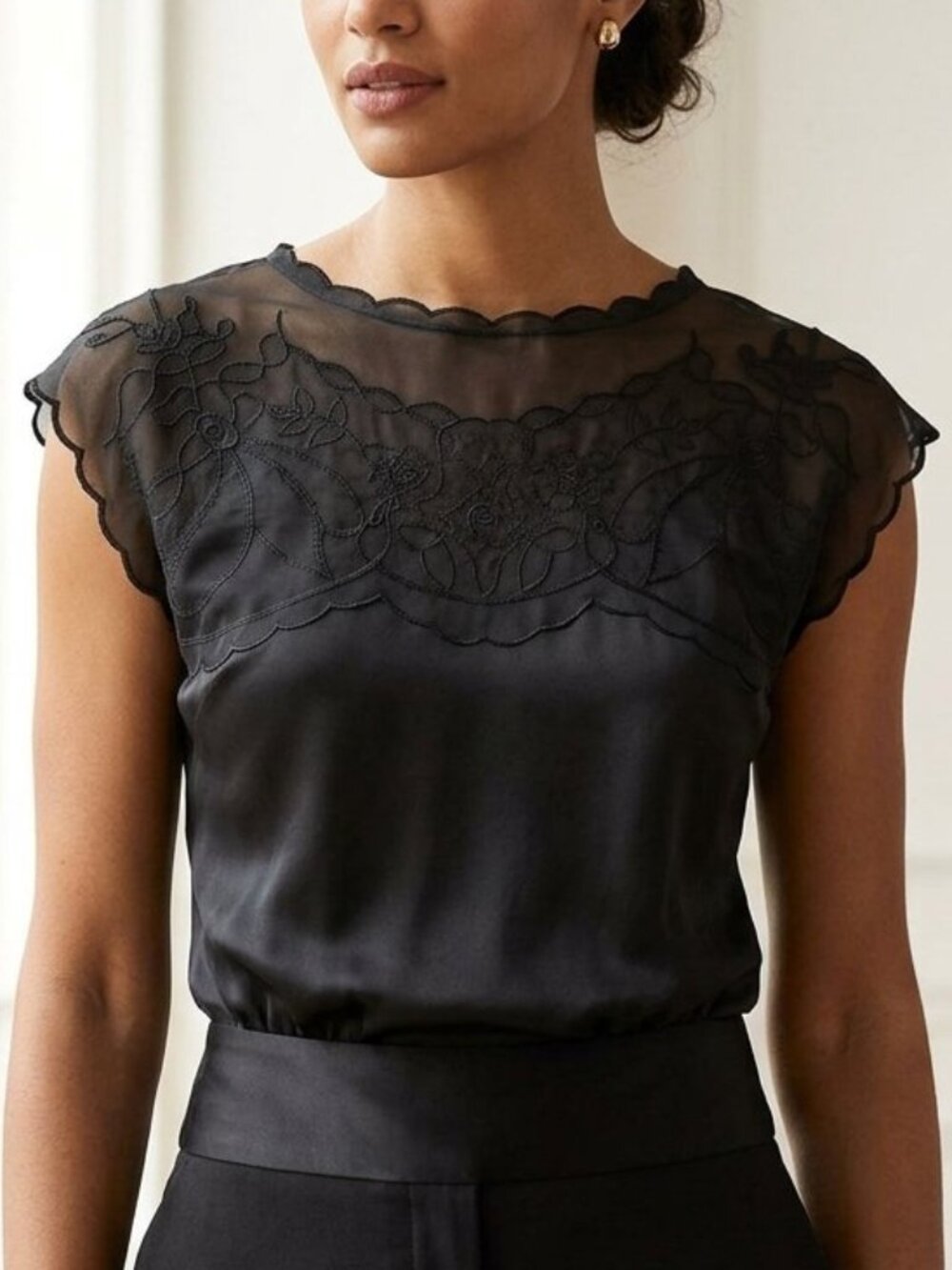 Matty M Black Silk‎ Embroidered Scalloped Short Sleeve Blouse Size S